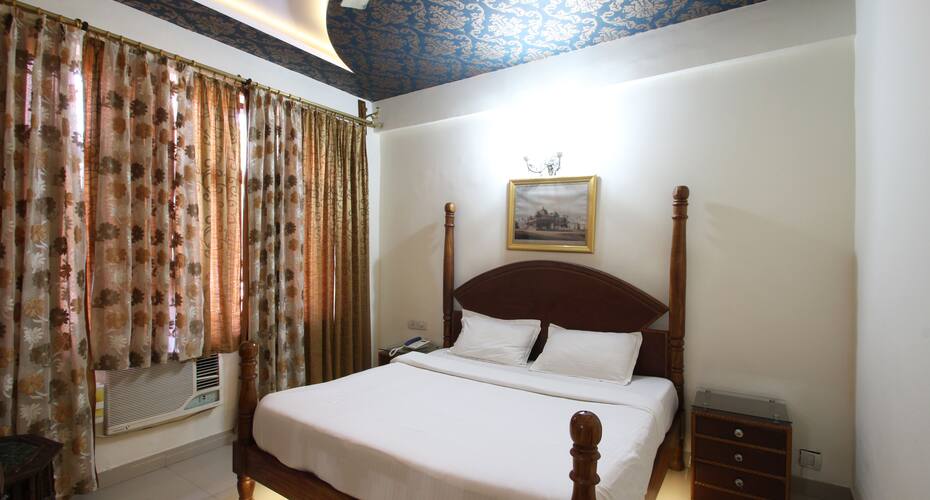 The Taj Residency, Agra 5